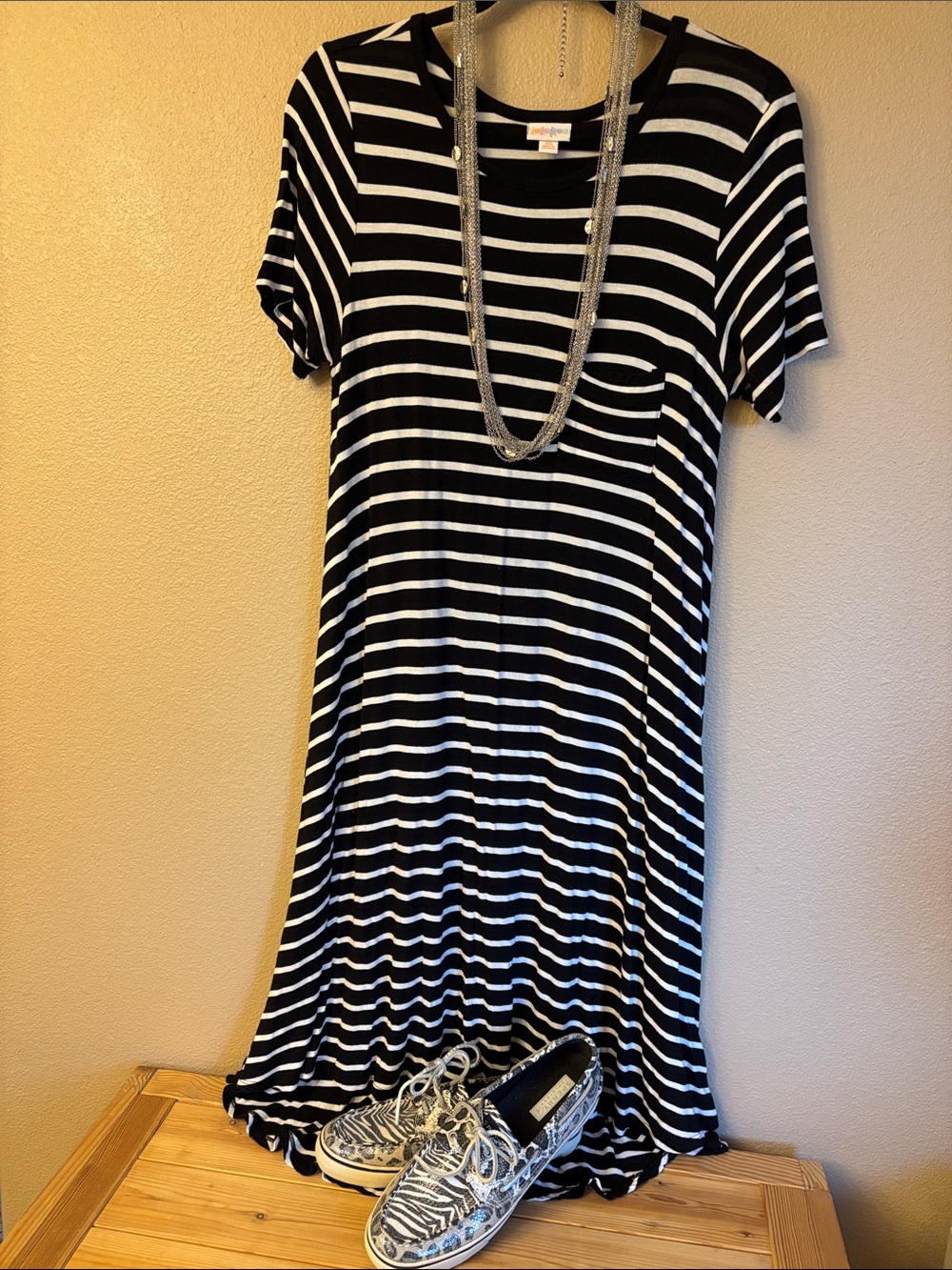 LuLaRoe CARLY XS Black White Striped High Low Midi T-Shirt Dress Short Sleeve